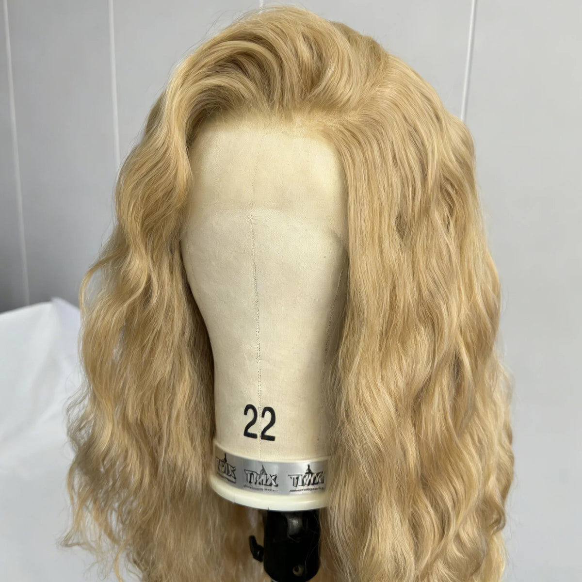 Long Blonde Highlight Natural Wave Long Curly Wavy 13X4 Lace Front Wigs for Women Honey Blonde Mixed 613 Colored Synthetic Hair