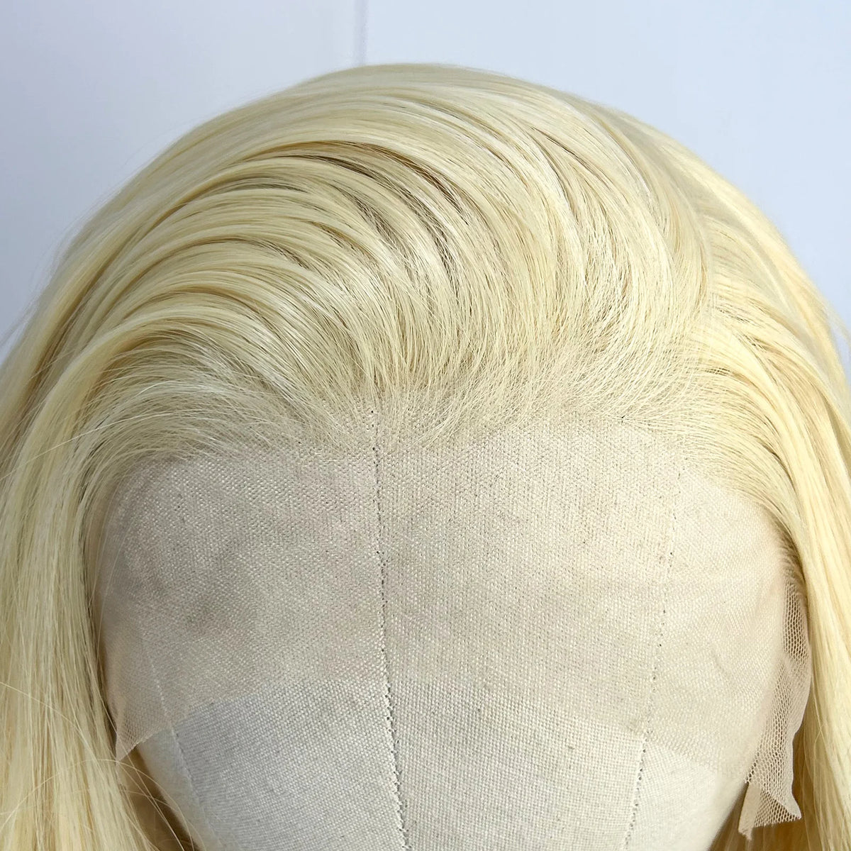 613 Blonde Long Curly Wavy Natural Wave Layered Synthetic Hair Free Part Pre Plucked Honey Blonde 13X4 Lace Front Wigs for Women